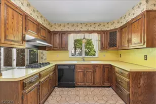 8 Branko Rd, Berkeley Heights Township, NJ 07922 - Photo 12
