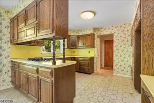 8 Branko Rd, Berkeley Heights Township, NJ 07922 - Photo 14