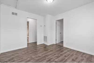 115 Carlisle Ter, Plainfield, NJ 07062 - Photo 8