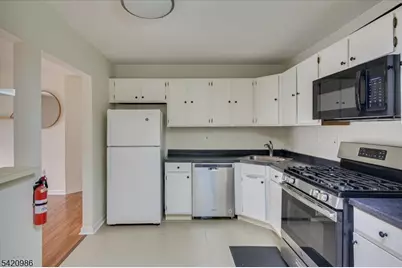 69 Amberly Ct, Franklin Township, NJ 08823 - Photo 6