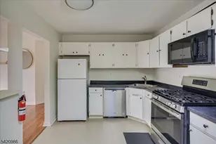 69 Amberly Ct, Franklin Township, NJ 08823 - Photo 6