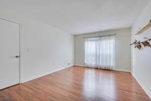 69 Amberly Ct, Franklin Township, NJ 08823 - Photo 10