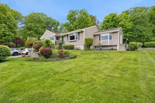 6 Waters Edge, Kinnelon, NJ 07405 - Photo 1