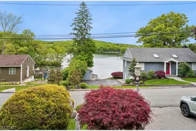 6 Waters Edge, Kinnelon, NJ 07405 - Photo 2