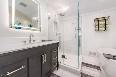 19 Plymouth Pl, Roseland, NJ 07068 - Photo 14