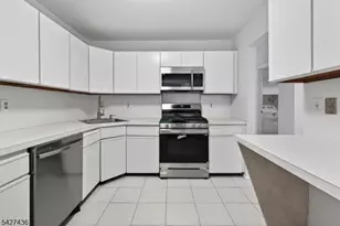 169 Castle Ridge Dr, East Hanover Township, NJ 07936 - Photo 10