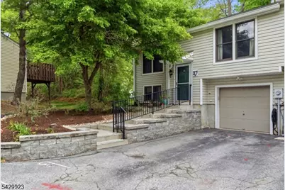 37 Quail Ct, Hardyston Township, NJ 07419 - Photo 2