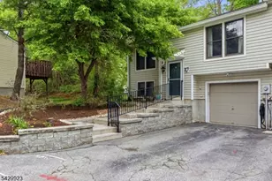 37 Quail Ct, Hardyston Township, NJ 07419 - Photo 2