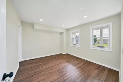 171 Myrtle St, Franklin Township, NJ 08873 - Photo 8