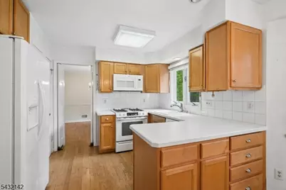 48 Walnut Cir, Bernards Township, NJ 07920 - Photo 10