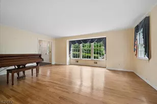 48 Walnut Cir, Bernards Township, NJ 07920 - Photo 4