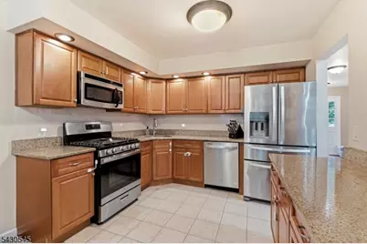 113 Saratoga Sq, Wayne, NJ 07470 - Photo 10