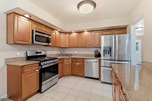 113 Saratoga Square, Wayne, NJ 07470 - Photo 10