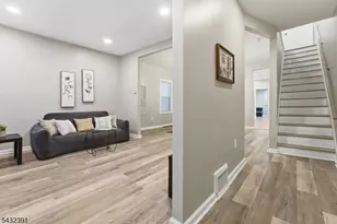 58 Bennett St, Phillipsburg, NJ 08865 - Photo 2