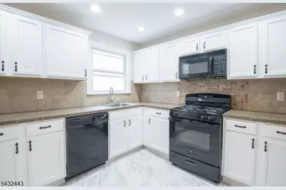 111 Roosevelt St #2, Roselle Park, NJ 07204 - Photo 2