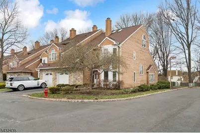118 Coppertree Ct, Edison, NJ 08820 - Photo 2