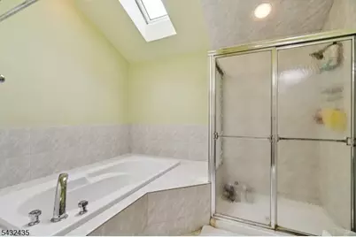 118 Coppertree Ct, Edison, NJ 08820 - Photo 22