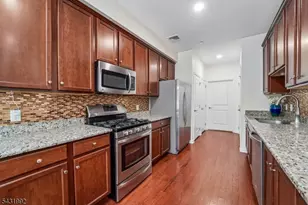 605 Lopez Ln, Morris Plains, NJ 07950 - Photo 2