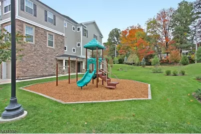 605 Lopez Ln, Morris Plains, NJ 07950 - Photo 16