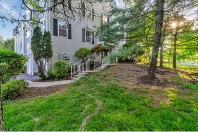 6 Clark Ct, Bernards Township, NJ 07920 - Photo 4