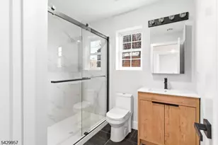 129 Mt Pleasant Ave, Newark, NJ 07104 - Photo 16