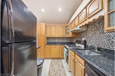 674 Berkeley Ave, Orange, NJ 07050 - Photo 22