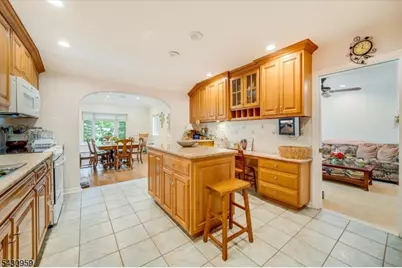 6 Driftway, Roseland, NJ 07068 - Photo 12