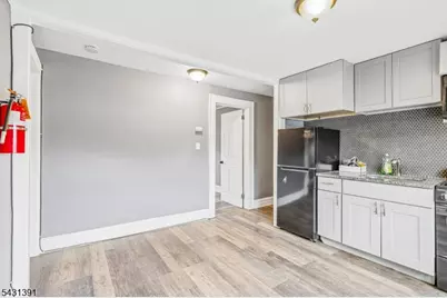 301 E 9th Ave, Roselle, NJ 07203 - Photo 10