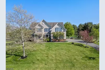 1 Tanager Dr, Raritan Township, NJ 08551 - Photo 4