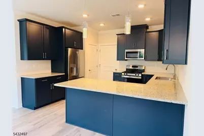 810 Greenland Sq, Highland Park, NJ 08904 - Photo 4