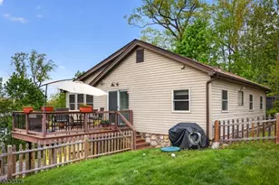 1052 Lakeside Dr E, Vernon Twp., NJ 07422 - Photo 4