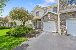 96 Jillian Blvd, Parsippany, NJ 07054 - Photo 2