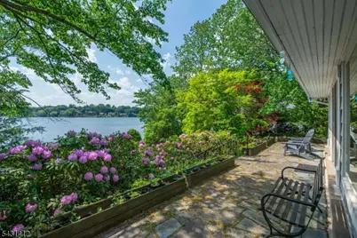 174 Pines Lake Dr E, Wayne, NJ 07470 - Photo 18