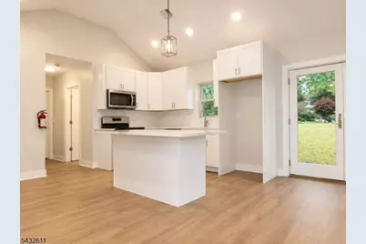 7 Lorettacong Dr, Jefferson Township, NJ 07849 - Photo 6