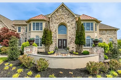 8 Kren Drive, Raritan Township, NJ 08551 - Photo 4