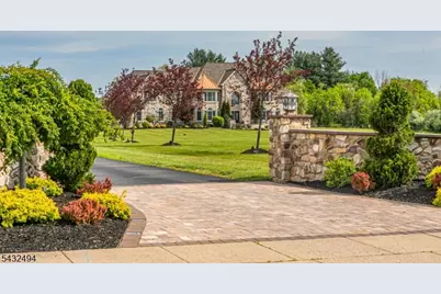 8 Kren Drive, Raritan Township, NJ 08551 - Photo 2