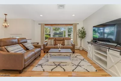 129 Chestnut St, Bridgewater, NJ 08807 - Photo 4