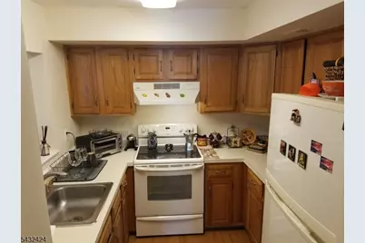 13 Ray Ct, Bedminster Township, NJ 07921 - Photo 4