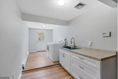 98 Vassar Dr, Paramus, NJ 07652 - Photo 28