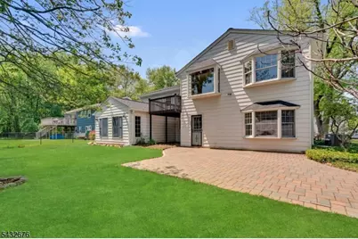 98 Vassar Dr, Paramus, NJ 07652 - Photo 32