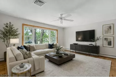 98 Vassar Dr, Paramus, NJ 07652 - Photo 4