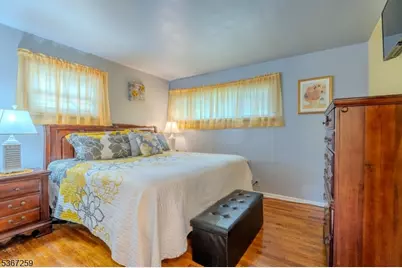 13 Independence Dr, Roselle, NJ 07203 - Photo 12