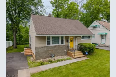 13 Independence Dr, Roselle, NJ 07203 - Photo 2