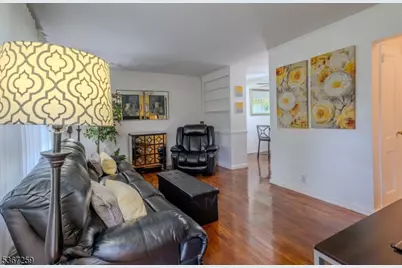 13 Independence Dr, Roselle, NJ 07203 - Photo 6