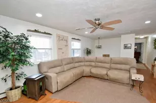 27 Grandview Ave, Jefferson Township, NJ 07460 - Photo 10
