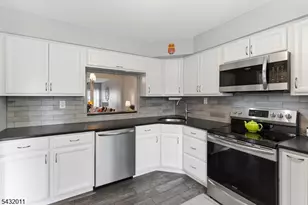 712 Marlborough Common, Hillsborough Township, NJ 08844 - Photo 8