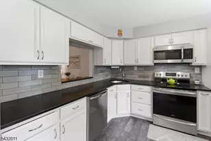 712 Marlborough Common, Hillsborough Township, NJ 08844 - Photo 4
