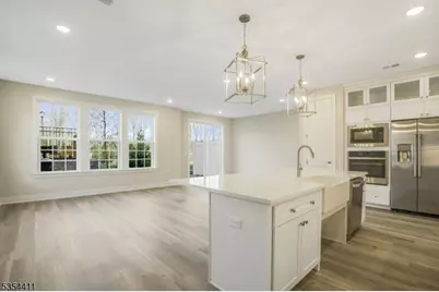 102 Honeysuckle Ln, Warren Township, NJ 07059 - Photo 4