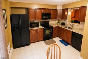 82 Tiffany Blvd, Newark, NJ 07104 - Photo 4