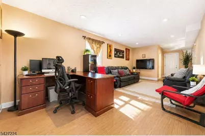 188 Kerrigan Blvd, Newark, NJ 07106 - Photo 26